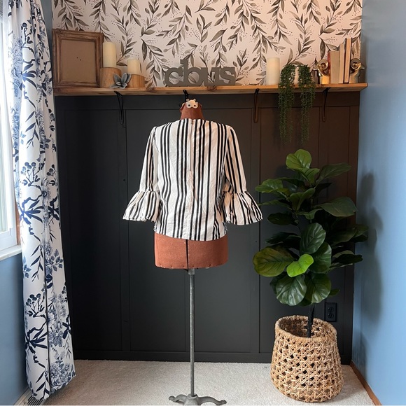 Alice + Olivia Bernice Variegated Stripe Top size small - Picture 5 of 9